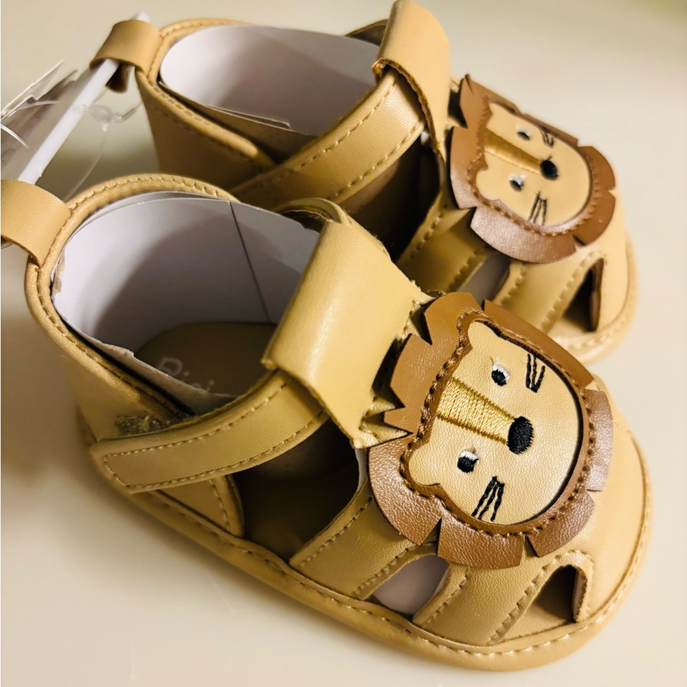 Lion-Themed Tan Kids Sandals